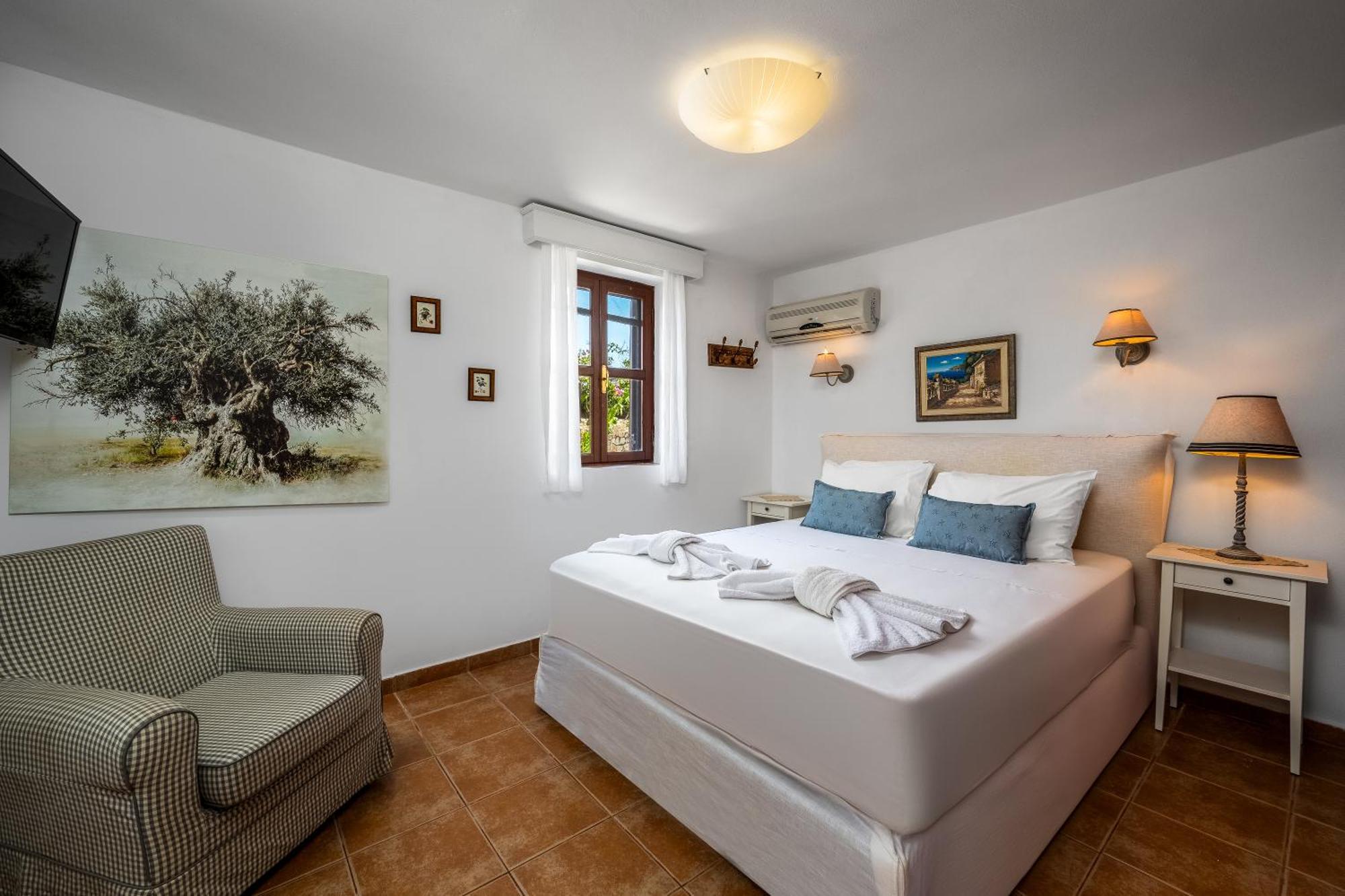 Villa Ftenagia Chalki Town Exterior photo